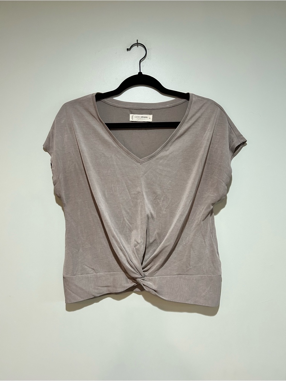 Lucky Brand Twist-Front V-Neck Tee in Taupe